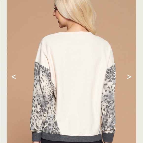 NWT!Textured Color Block Leopard Sweatshirt”Medium - Picture 4 of 5